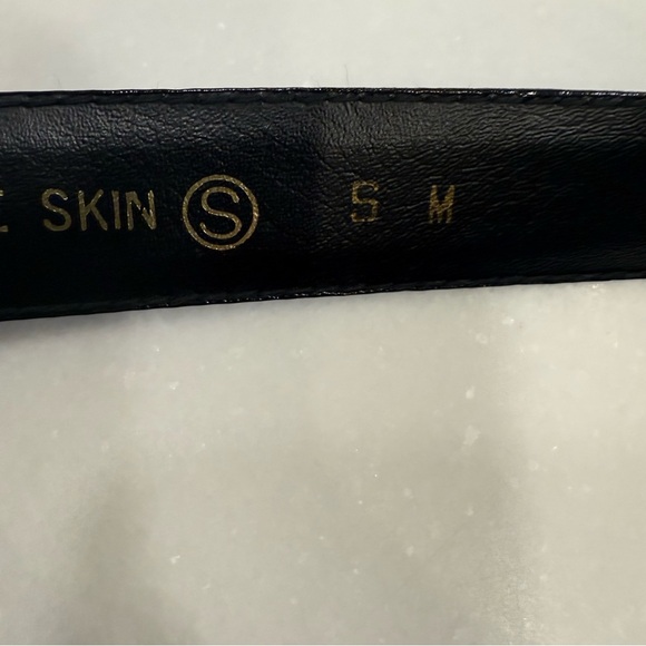 Dame VTG Y2K Black Genuine Snakeskin Belt Silver Tone Gold Tone Oval Buckle Sz S - Picture 6 of 14